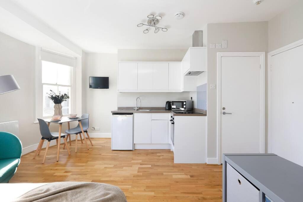 Cosy Studio Flat Moments From The Beach, Kemptown Brighton Exterior photo